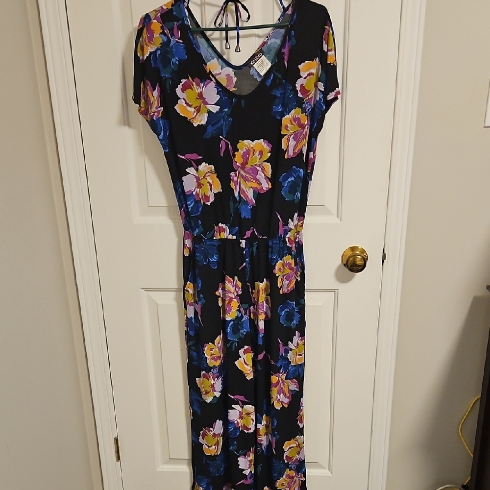 💖 $5 Add To Bundle Floral Jumpsuit - Black with Multicolor Flowers💖